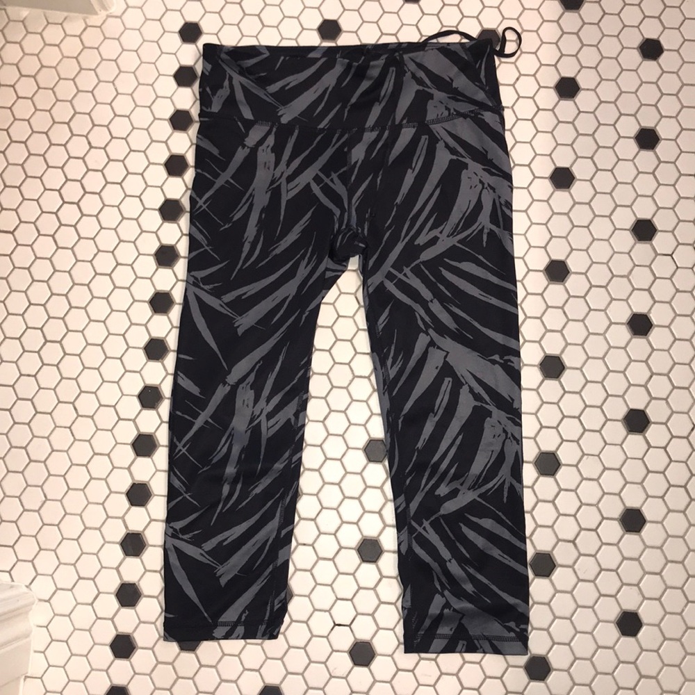 Women’s GapFit patterned capri leggings